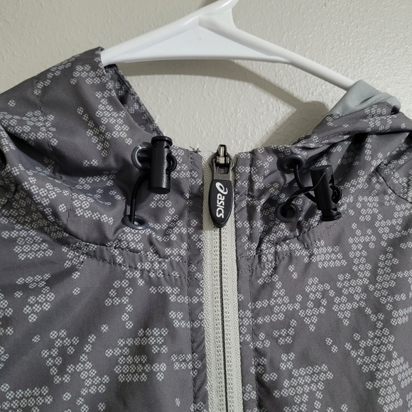 ASICS | Packable Running Jacket - Picture 3 of 10
